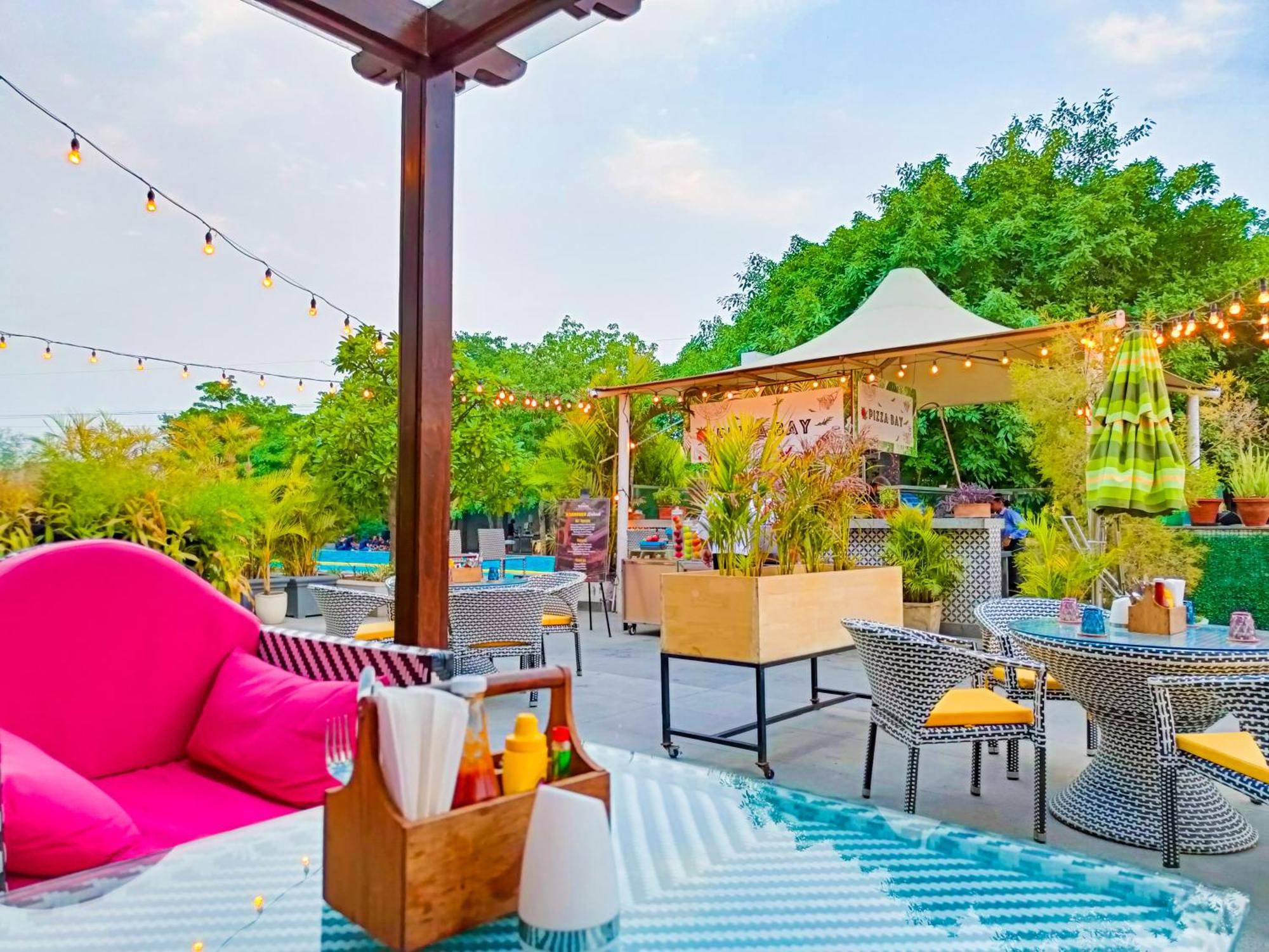 Karma Lakelands, Gurugram Гургаон Екстериор снимка