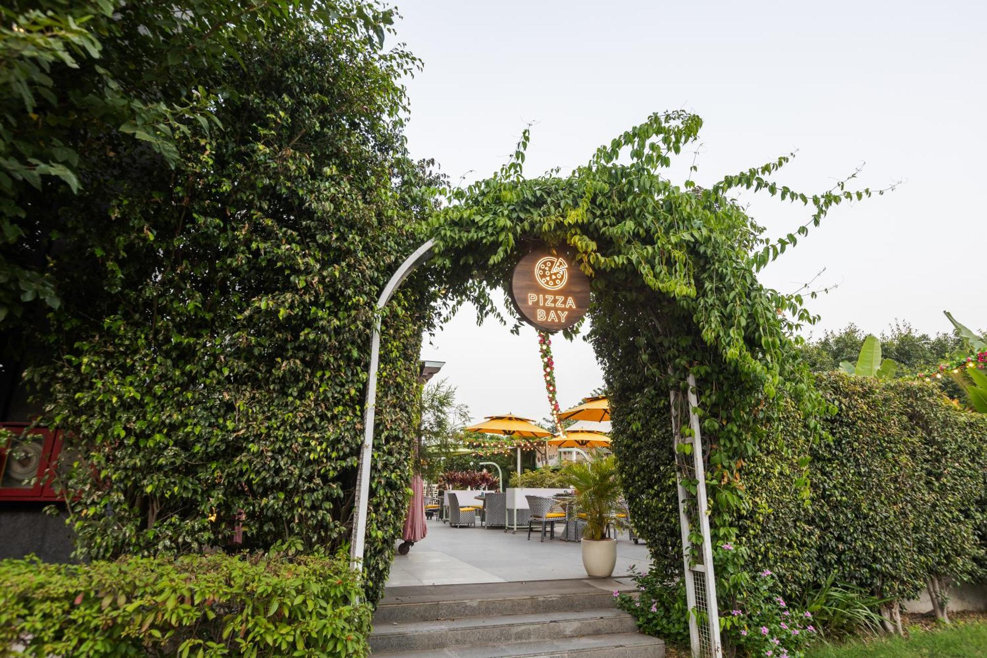 Karma Lakelands, Gurugram Гургаон Екстериор снимка