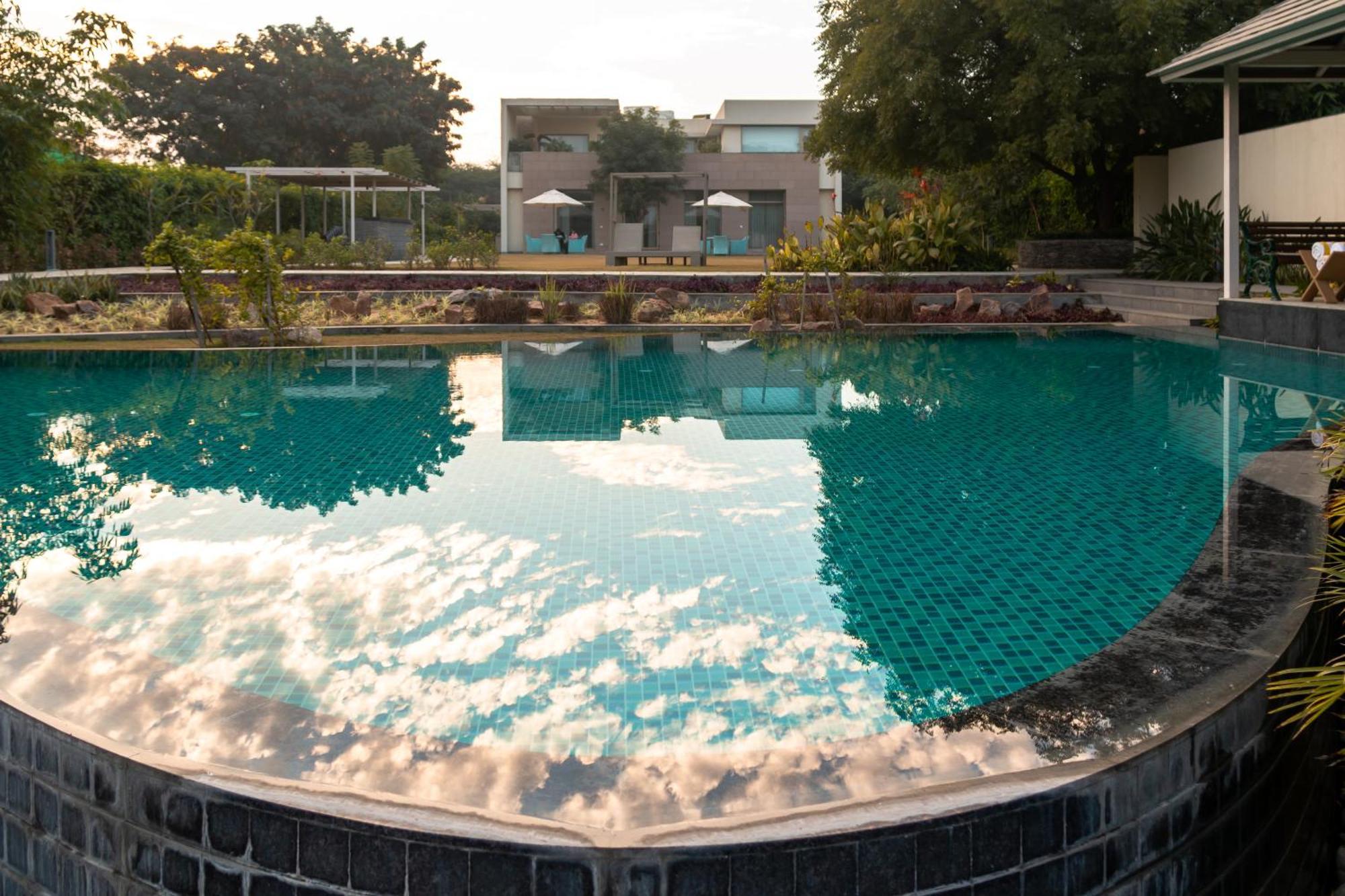 Karma Lakelands, Gurugram Гургаон Екстериор снимка