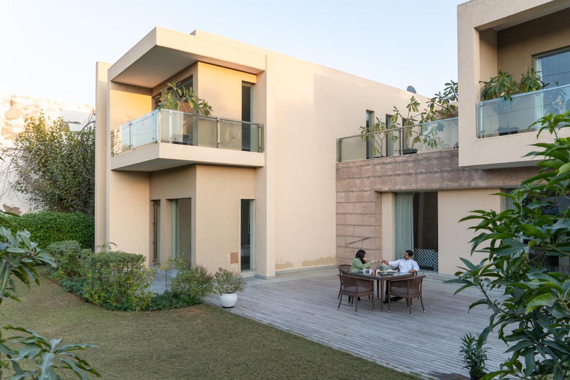 Karma Lakelands, Gurugram Гургаон Екстериор снимка